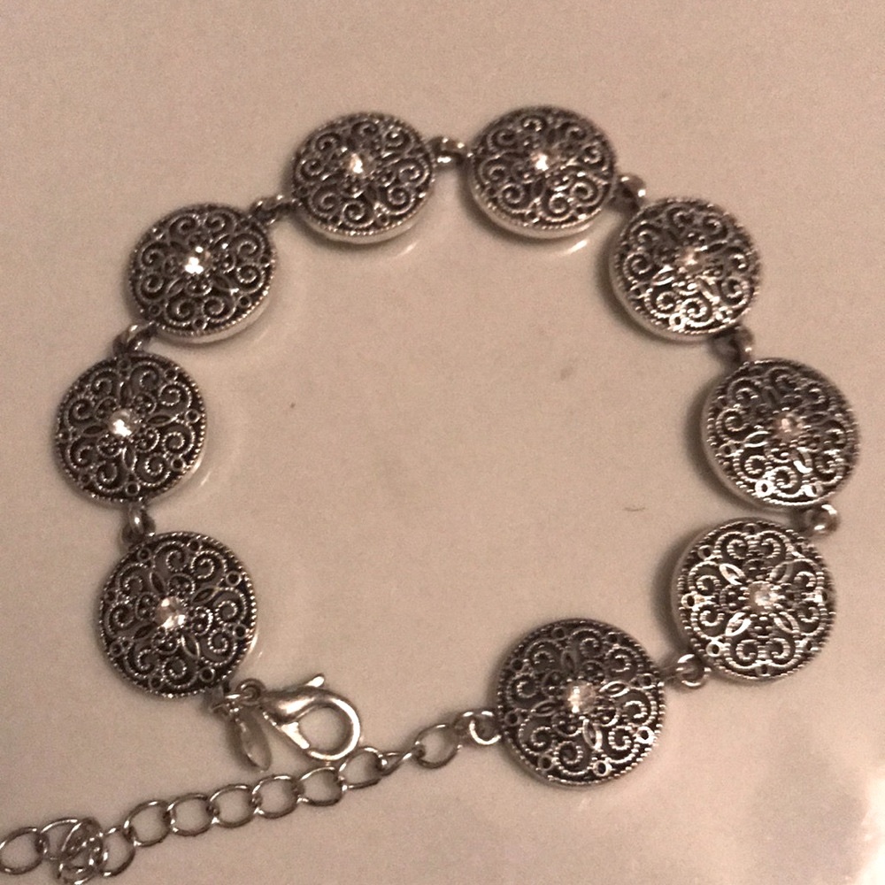 Premier Designs clear crystal bracelet. EUC
